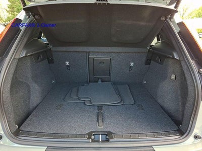 2023 Volvo XC40 B5 AWD Plus Dark Theme