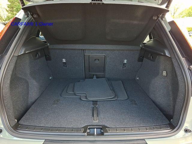 2023 Volvo XC40 B5 AWD Plus Dark Theme