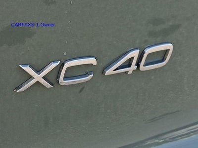 2023 Volvo XC40 B5 AWD Plus Dark Theme