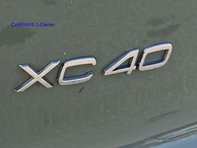 2023 Volvo XC40 B5 AWD Plus Dark Theme