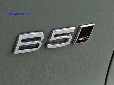 2023 Volvo XC40 B5 AWD Plus Dark Theme