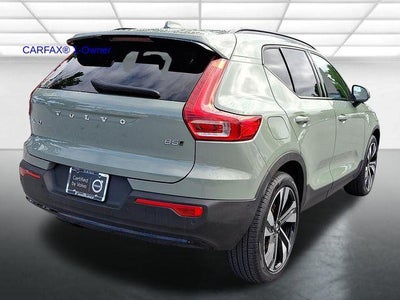 2023 Volvo XC40 B5 AWD Plus Dark Theme
