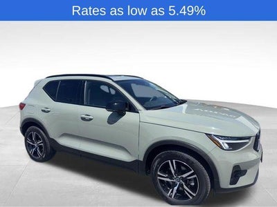 2023 Volvo XC40 B5 AWD Plus Dark Theme