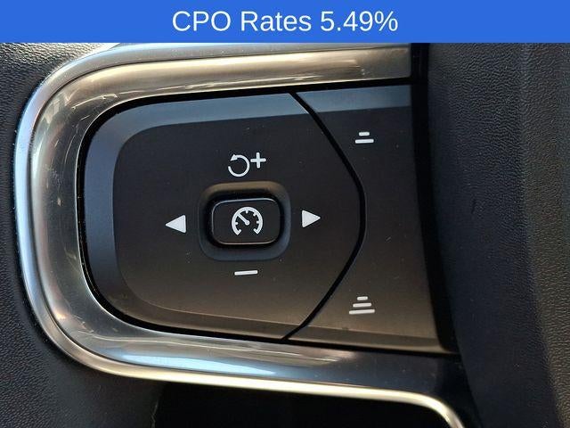 2023 Volvo XC40 B5 AWD Plus Dark Theme