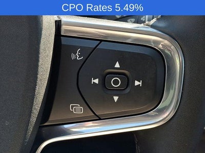 2023 Volvo XC40 B5 AWD Plus Dark Theme
