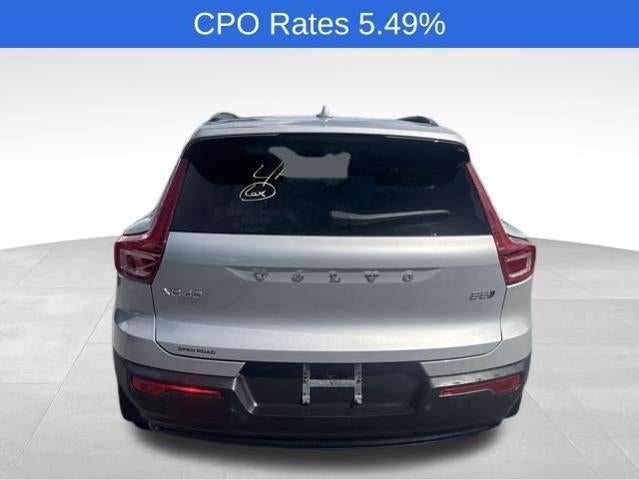 2023 Volvo XC40 B5 AWD Plus Dark Theme