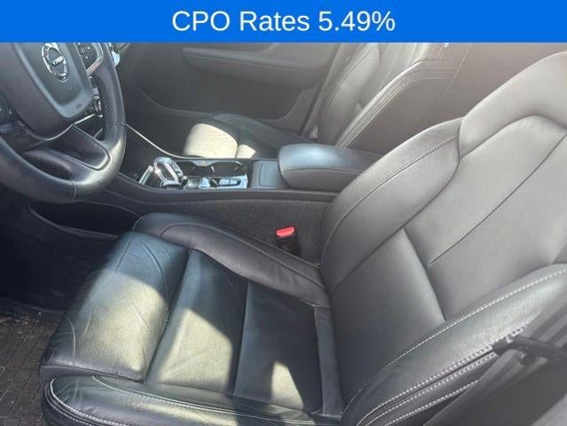 2023 Volvo XC40 B5 AWD Plus Dark Theme
