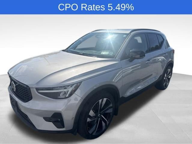 2023 Volvo XC40 B5 AWD Plus Dark Theme
