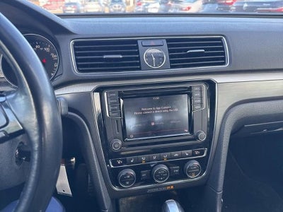 2017 Volkswagen Passat R-Line w/Comfort Pkg Auto