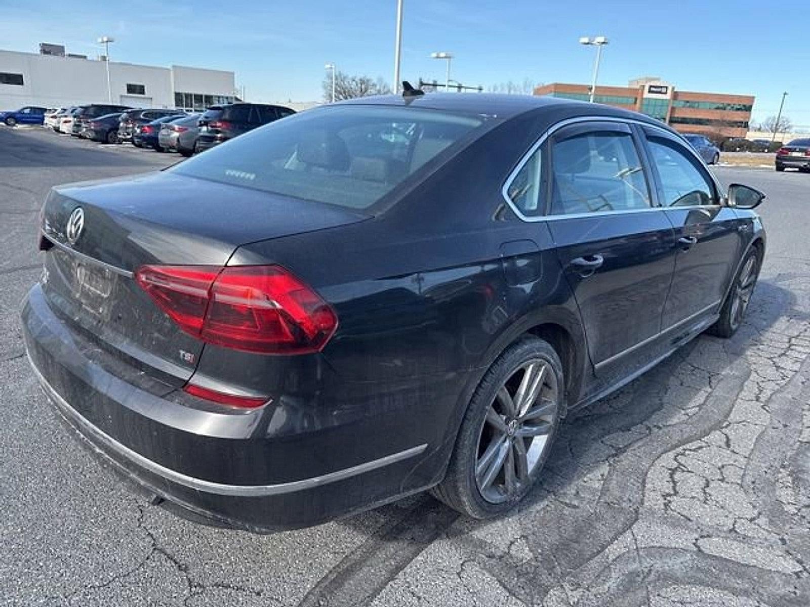 2017 Volkswagen Passat R-Line w/Comfort Pkg Auto