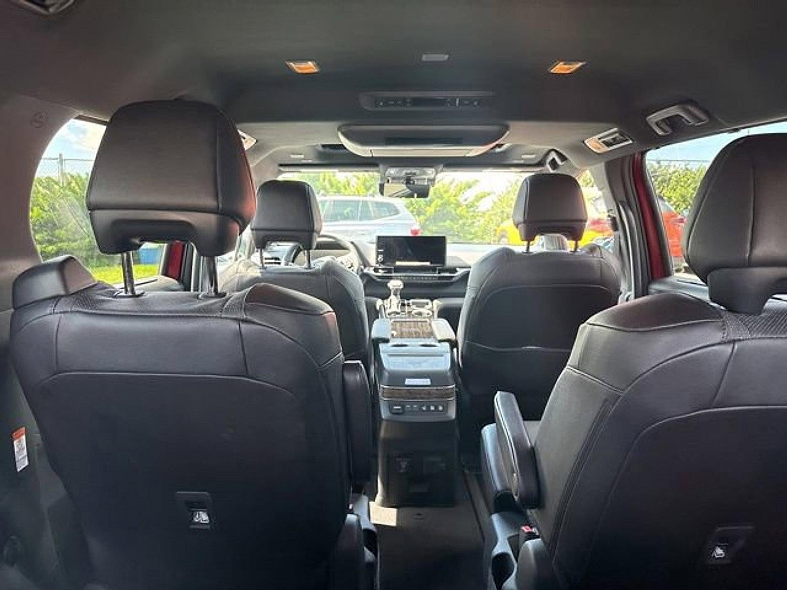 2025 Toyota Sienna Platinum AWD 7-Passenger (GS)