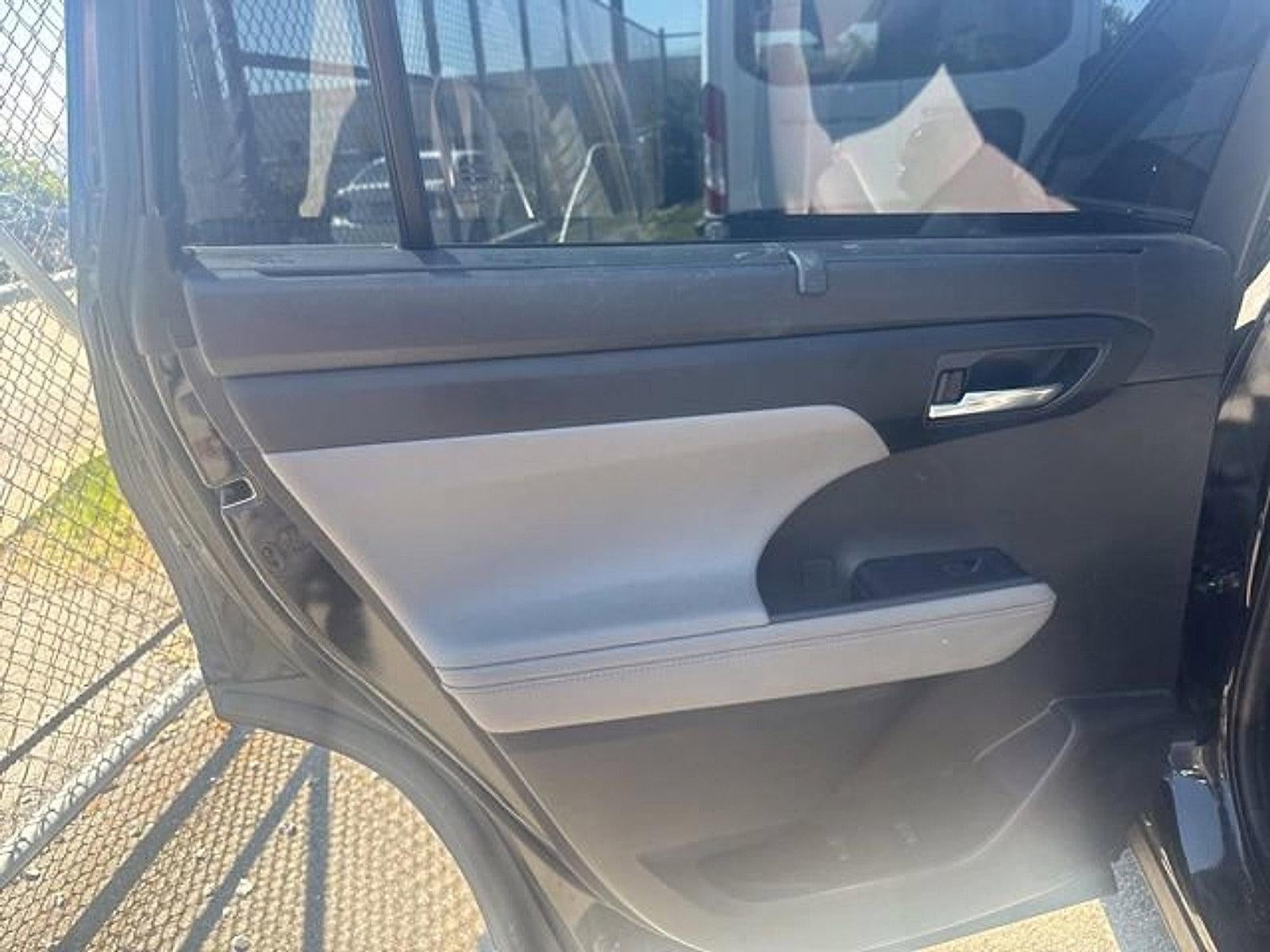 2021 Toyota Highlander XLE AWD (Natl)