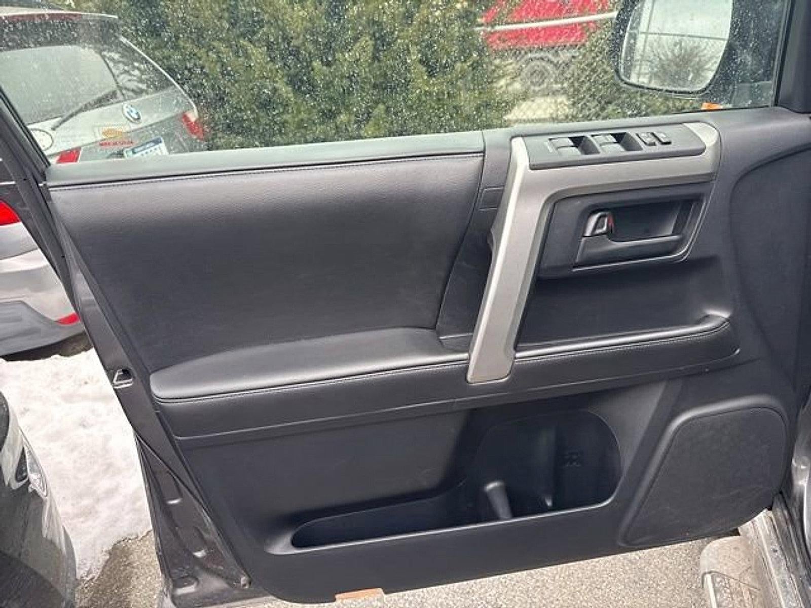 2011 Toyota 4Runner 4WD 4dr V6 SR5 (Natl)