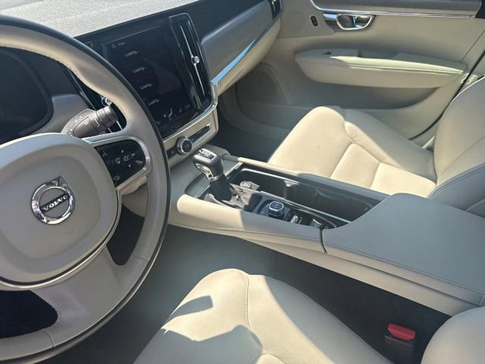 2017 Volvo S90 T6 AWD Momentum