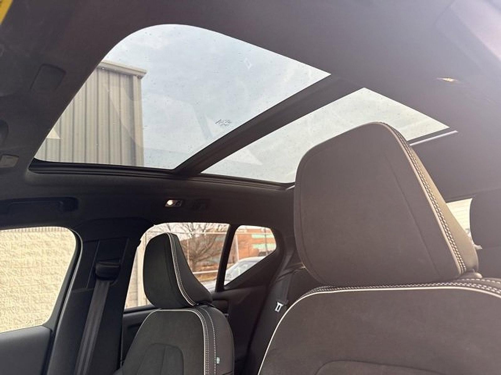 2020 Volvo XC40 T5 AWD R-Design