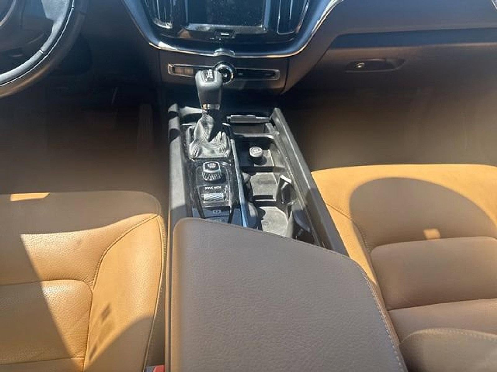 2019 Volvo XC60 T6 AWD Momentum