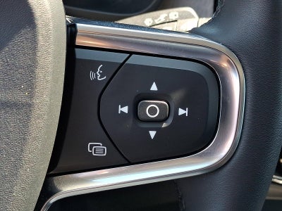2024 Volvo XC40 B5 AWD Plus Dark Theme