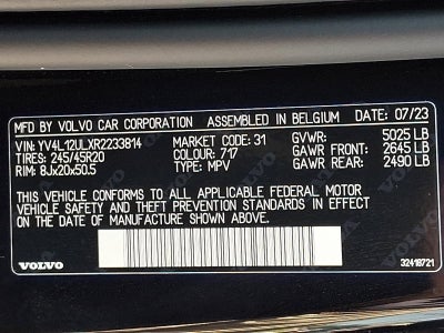 2024 Volvo XC40 B5 AWD Plus Dark Theme