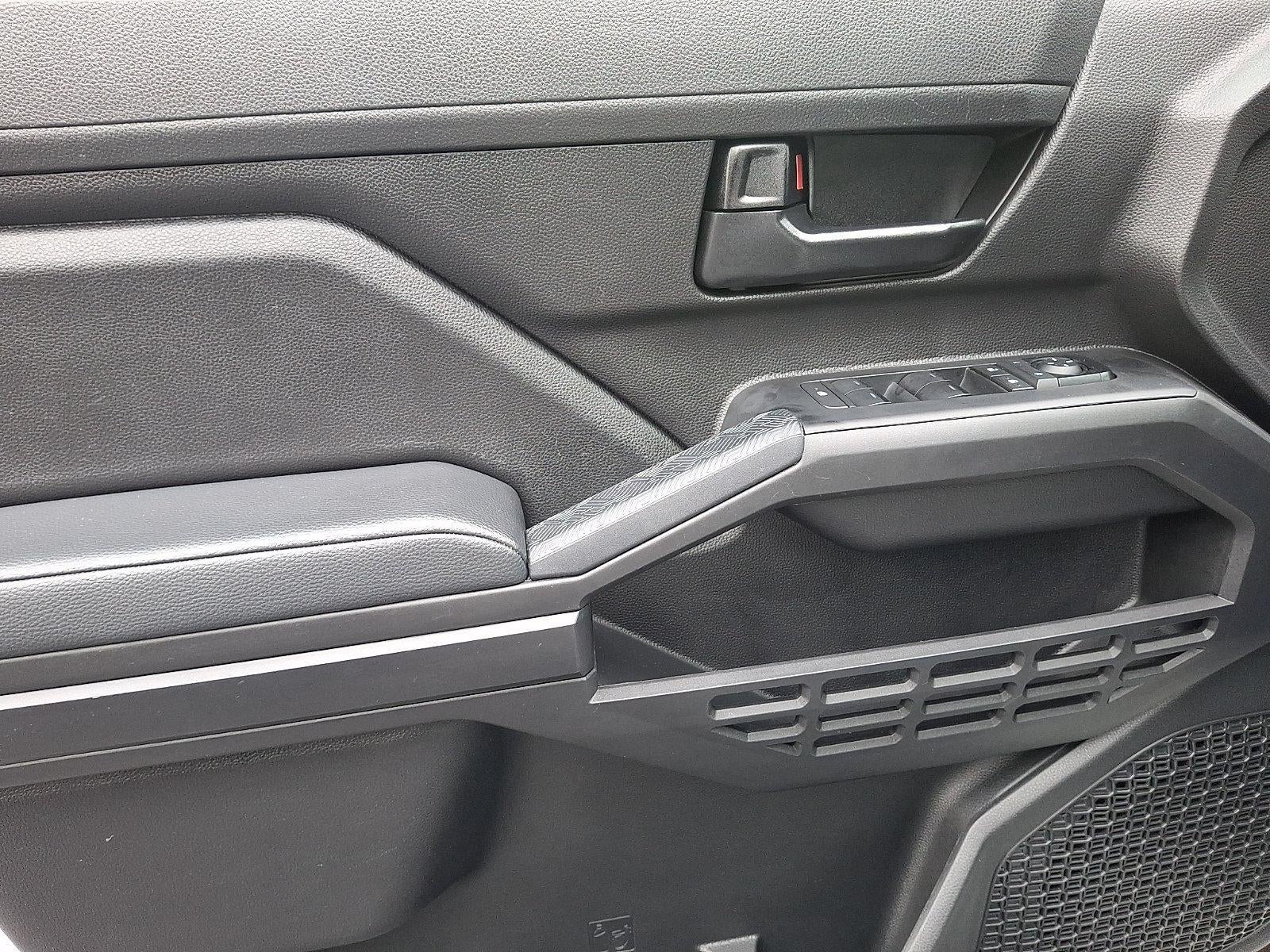 2024 Toyota Tacoma 2WD 2WD SR Double Cab 5' Bed AT (Natl)