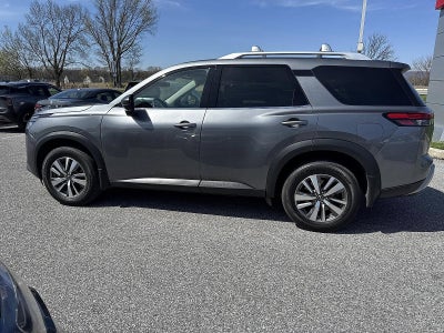 2023 Nissan Pathfinder SL 4WD