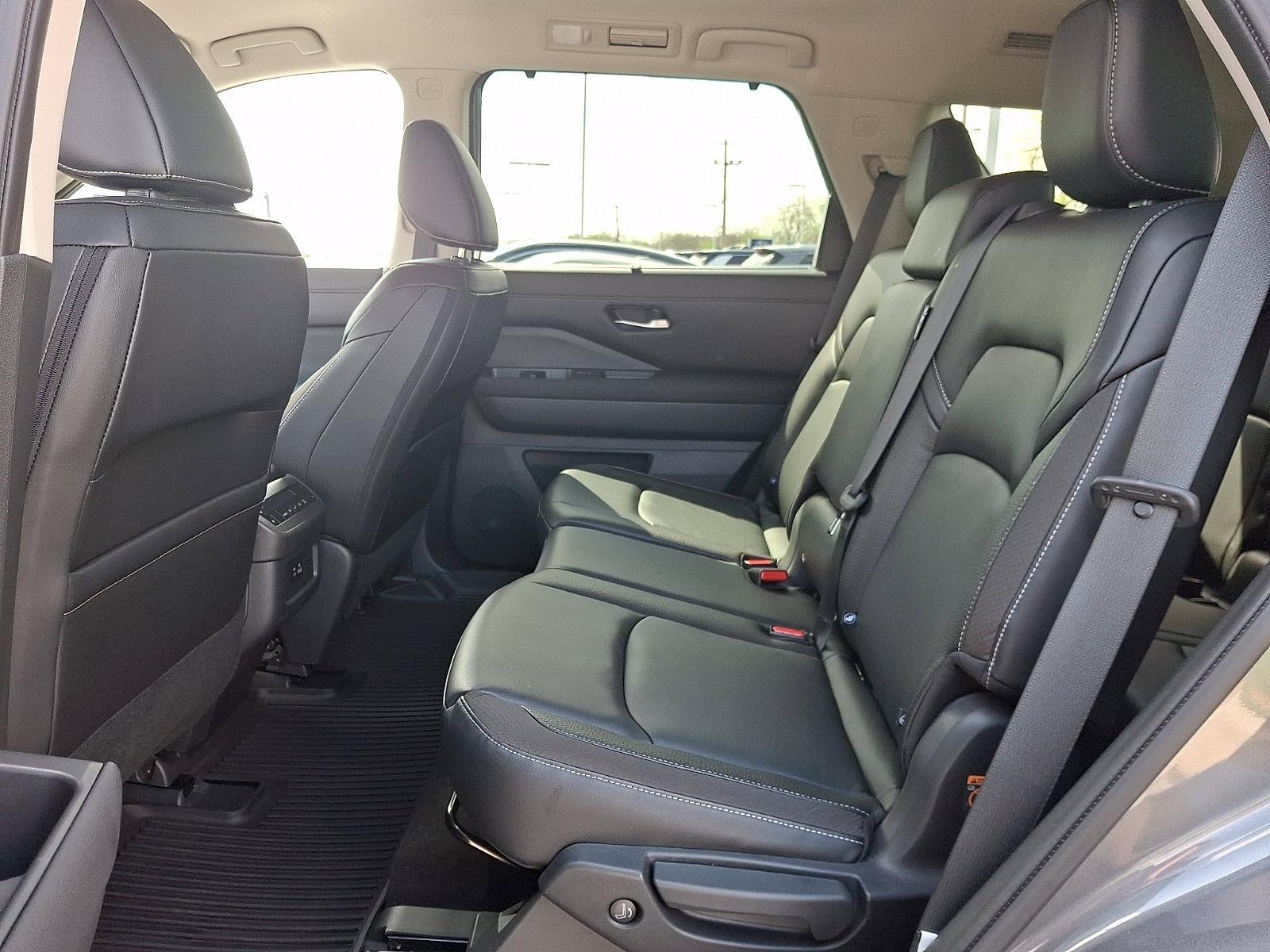 2023 Nissan Pathfinder SL 4WD