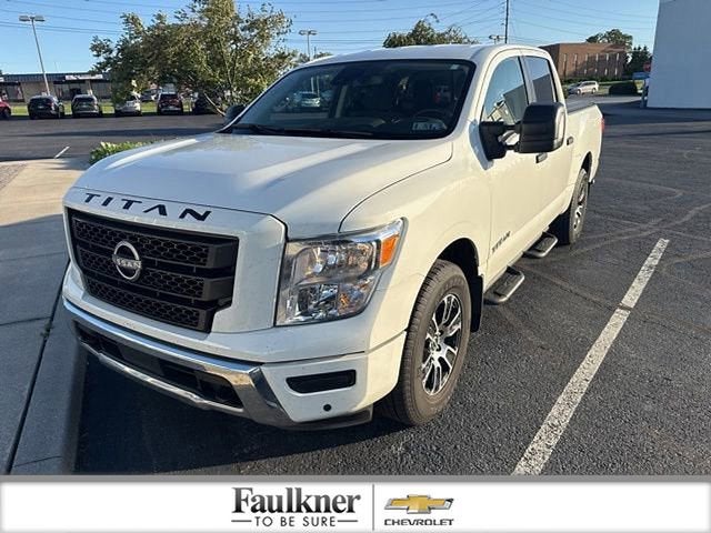 2024 Nissan TITAN Crew Cab SV 4x4