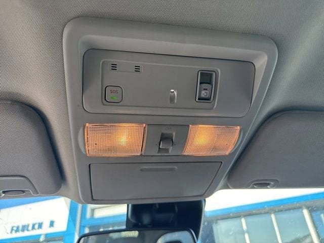 2024 Nissan TITAN Crew Cab SV 4x4