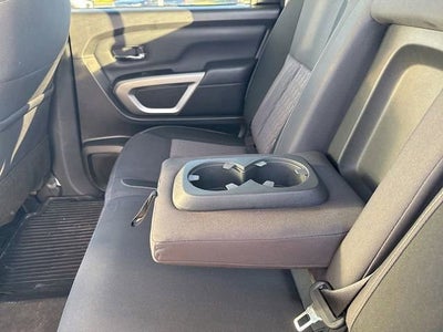 2024 Nissan TITAN Crew Cab SV 4x4