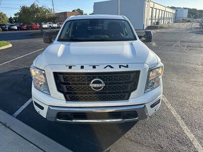 2024 Nissan TITAN Crew Cab SV 4x4