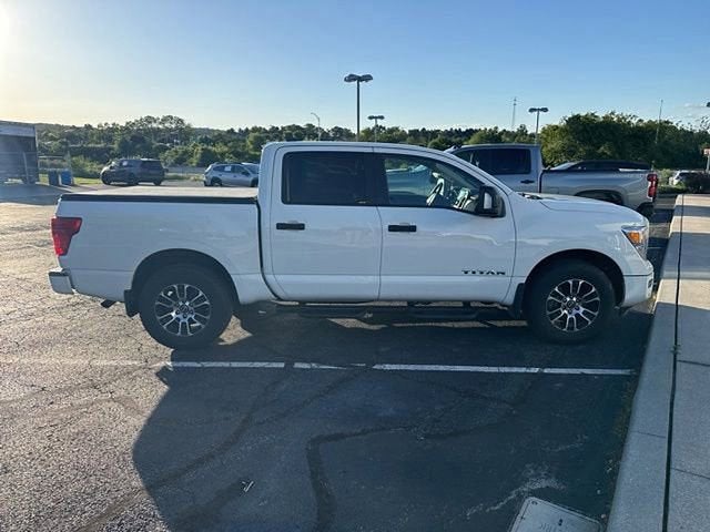 2024 Nissan TITAN Crew Cab SV 4x4