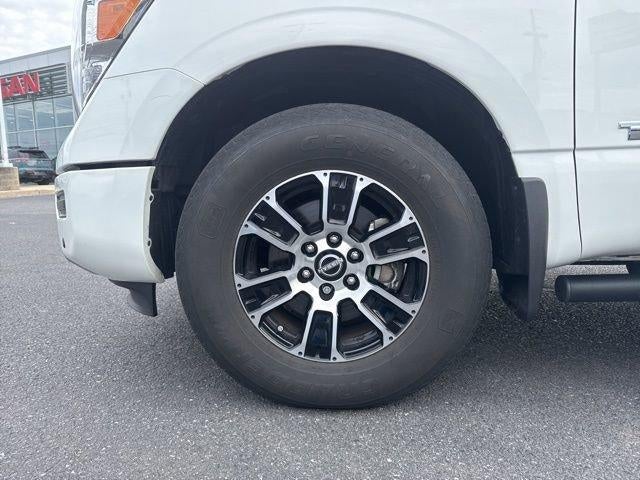 2023 Nissan Titan 4x4 Crew Cab SV