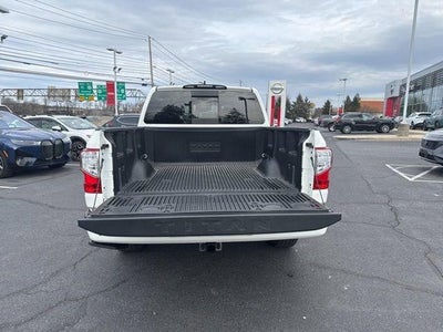 2023 Nissan Titan 4x4 Crew Cab SV