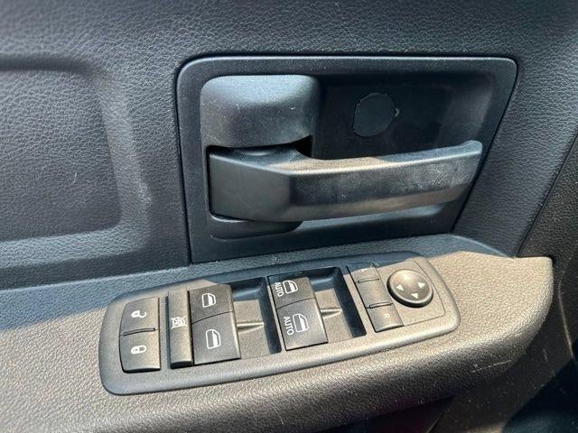 2017 RAM 1500 Express 4x2 Crew Cab 5'7" Box