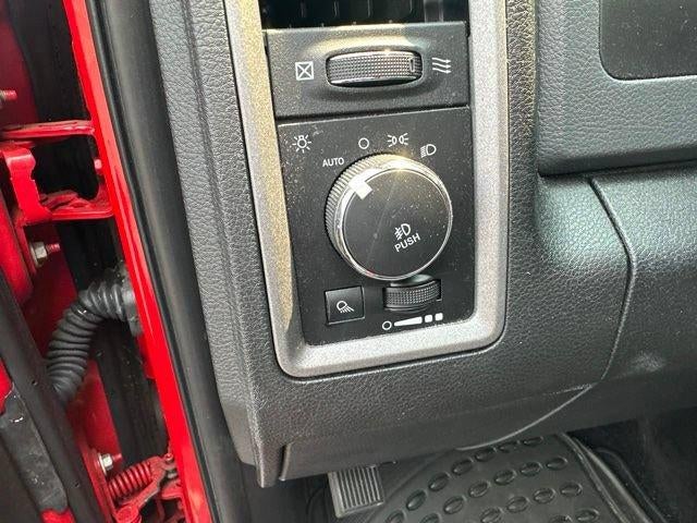 2017 RAM 1500 Express 4x2 Crew Cab 5'7" Box