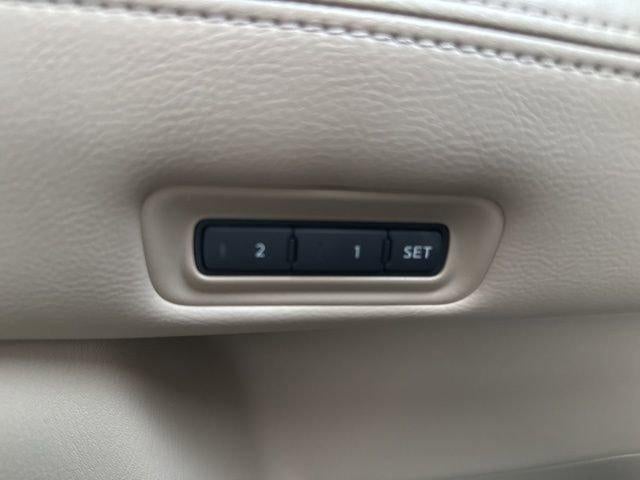 2015 Nissan Pathfinder 4WD 4dr Platinum