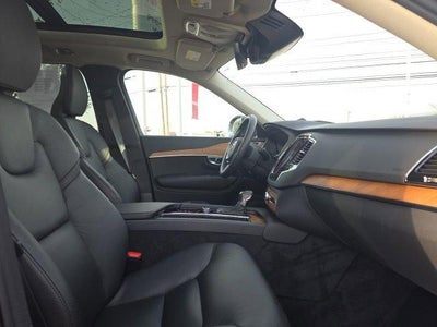 2022 Volvo XC90 T6 AWD Momentum 7P