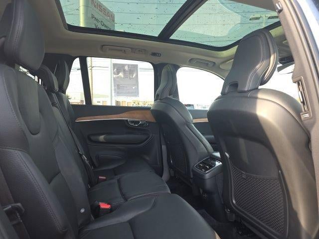 2022 Volvo XC90 T6 AWD Momentum 7P