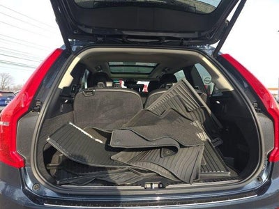 2022 Volvo XC90 T6 AWD Momentum 7P