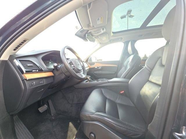 2022 Volvo XC90 T6 AWD Momentum 7P