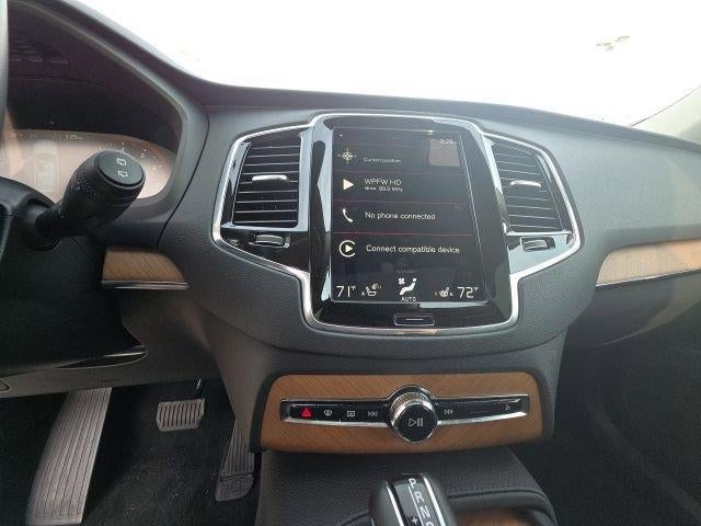 2022 Volvo XC90 T6 AWD Momentum 7P