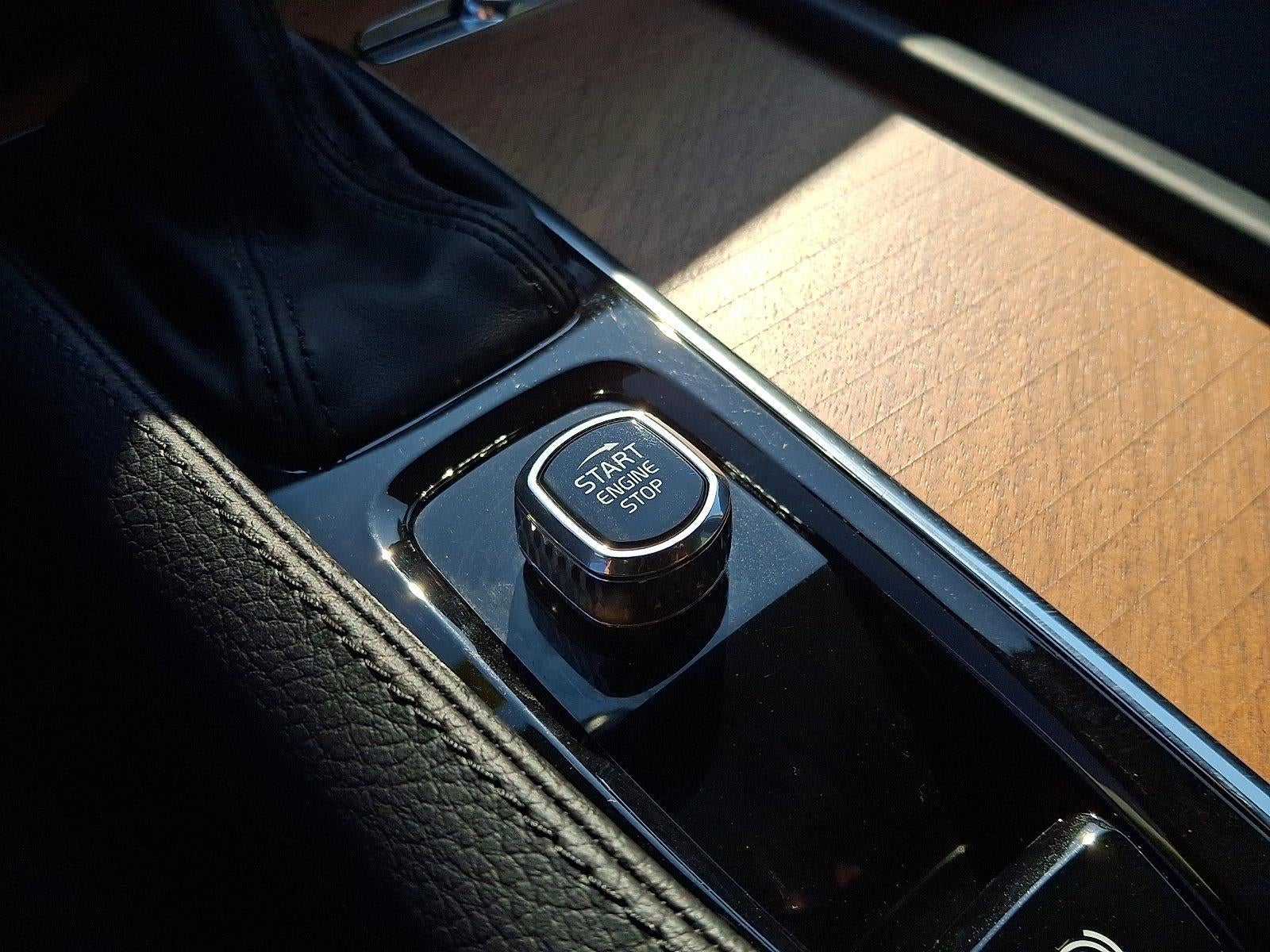 2022 Volvo XC90 T6 AWD Momentum 7P