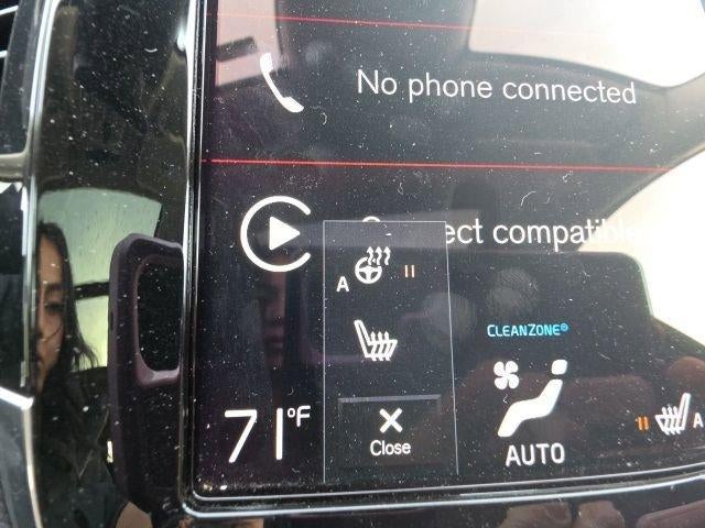 2022 Volvo XC90 T6 AWD Momentum 7P