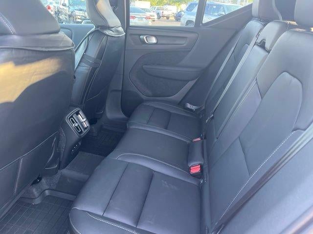 2025 Volvo XC40 B5 AWD Core Bright Theme