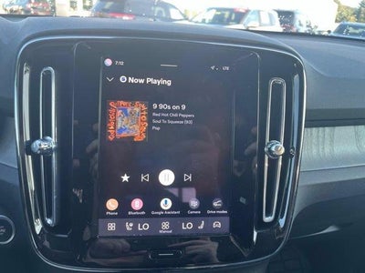 2025 Volvo XC40 B5 AWD Core Bright Theme