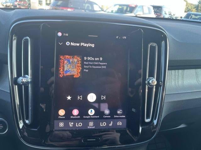 2025 Volvo XC40 B5 AWD Core Bright Theme