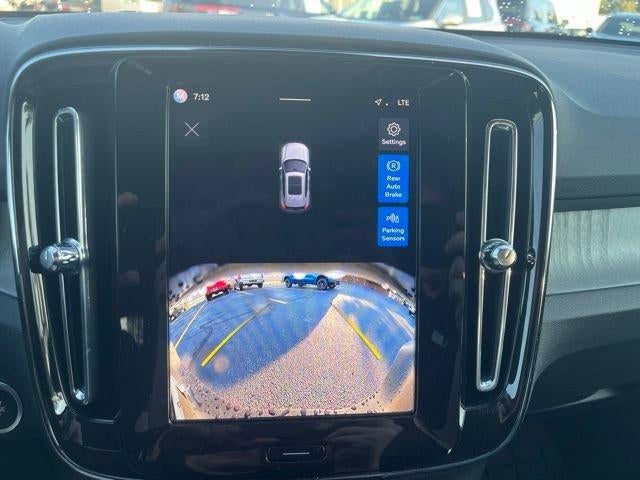 2025 Volvo XC40 B5 AWD Core Bright Theme