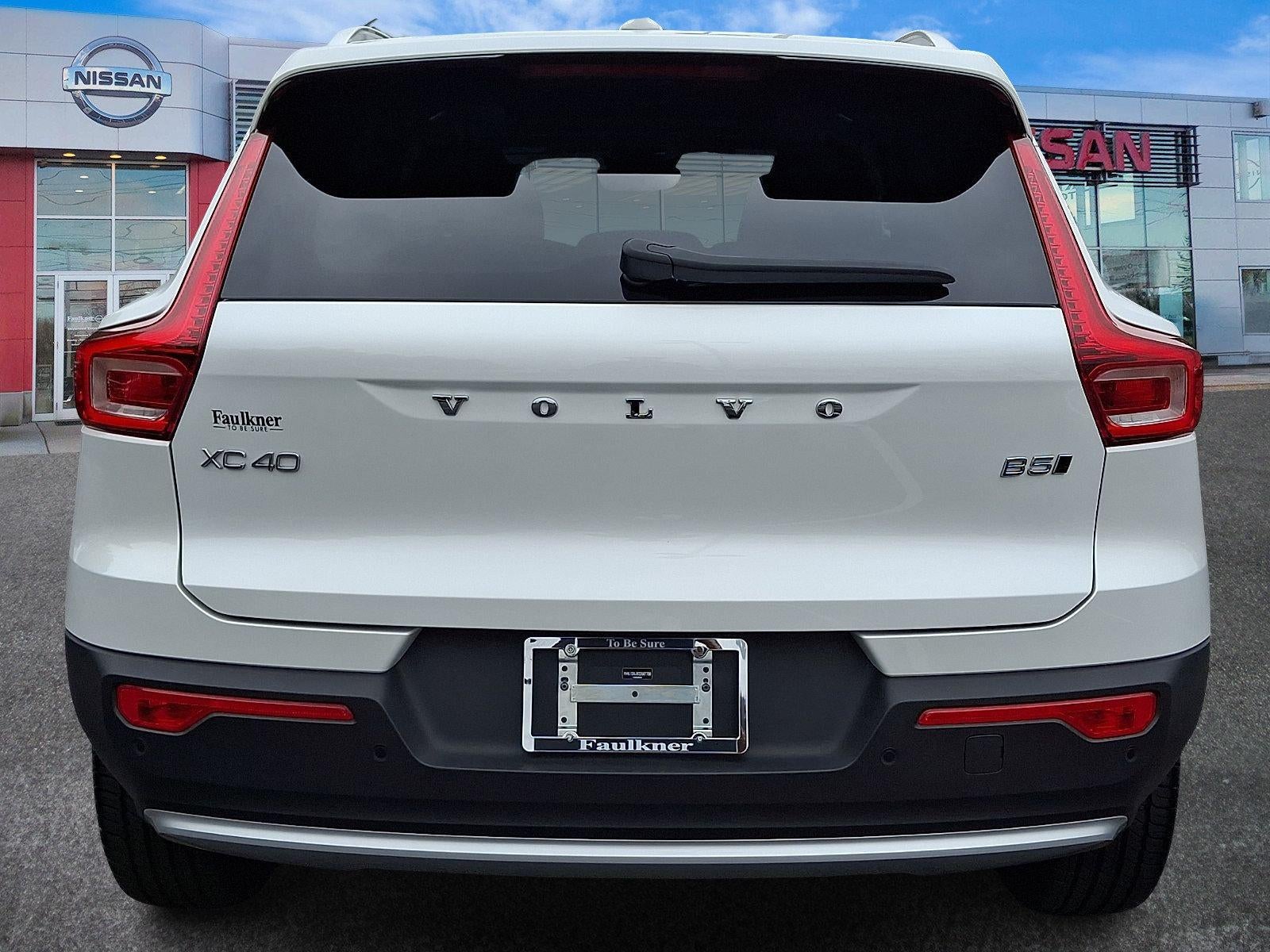 2025 Volvo XC40 B5 AWD Core Bright Theme