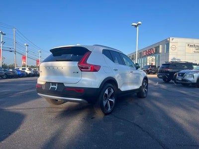2025 Volvo XC40 B5 AWD Core Bright Theme