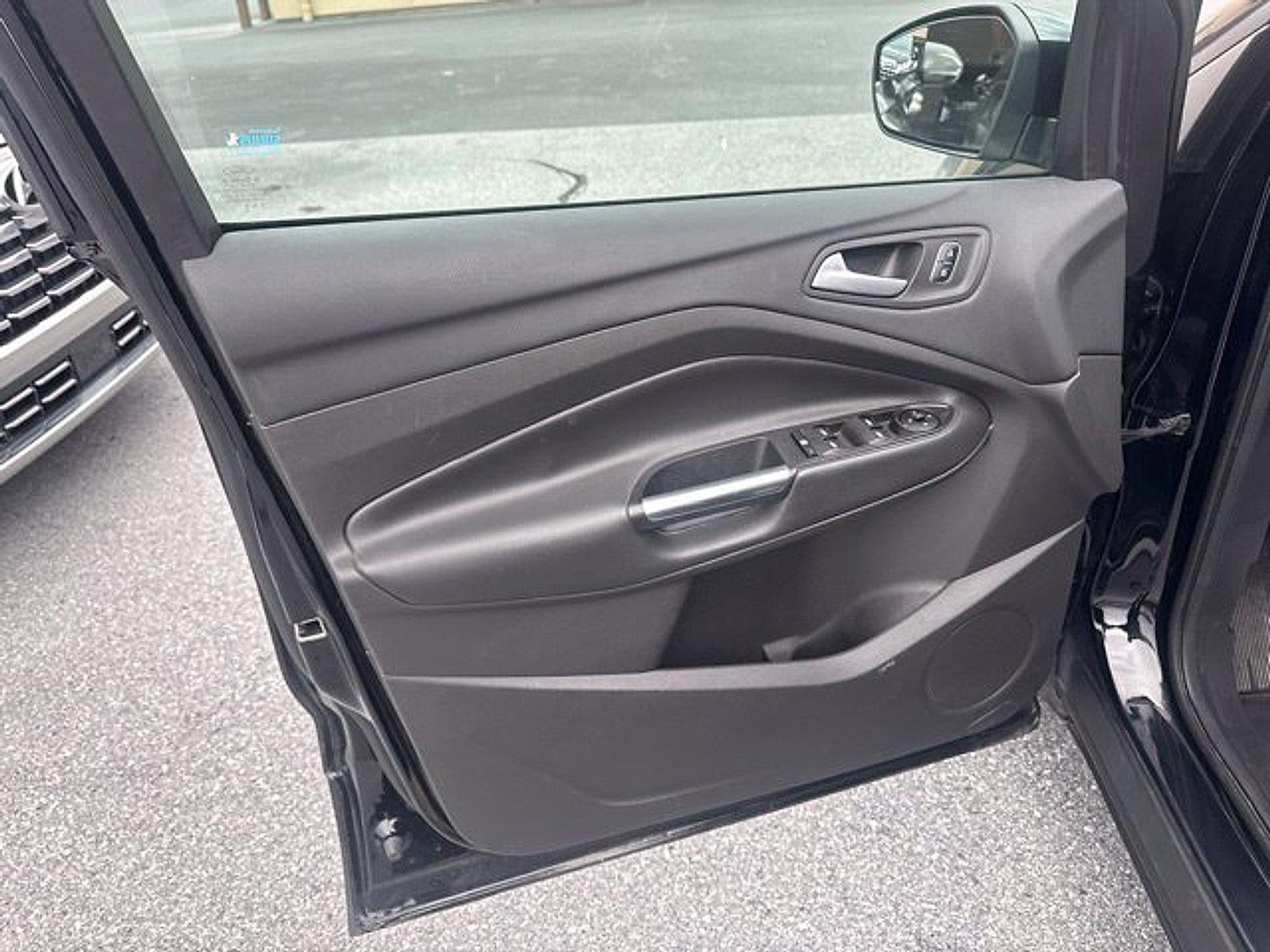 2017 Ford Escape SE - Photo 9