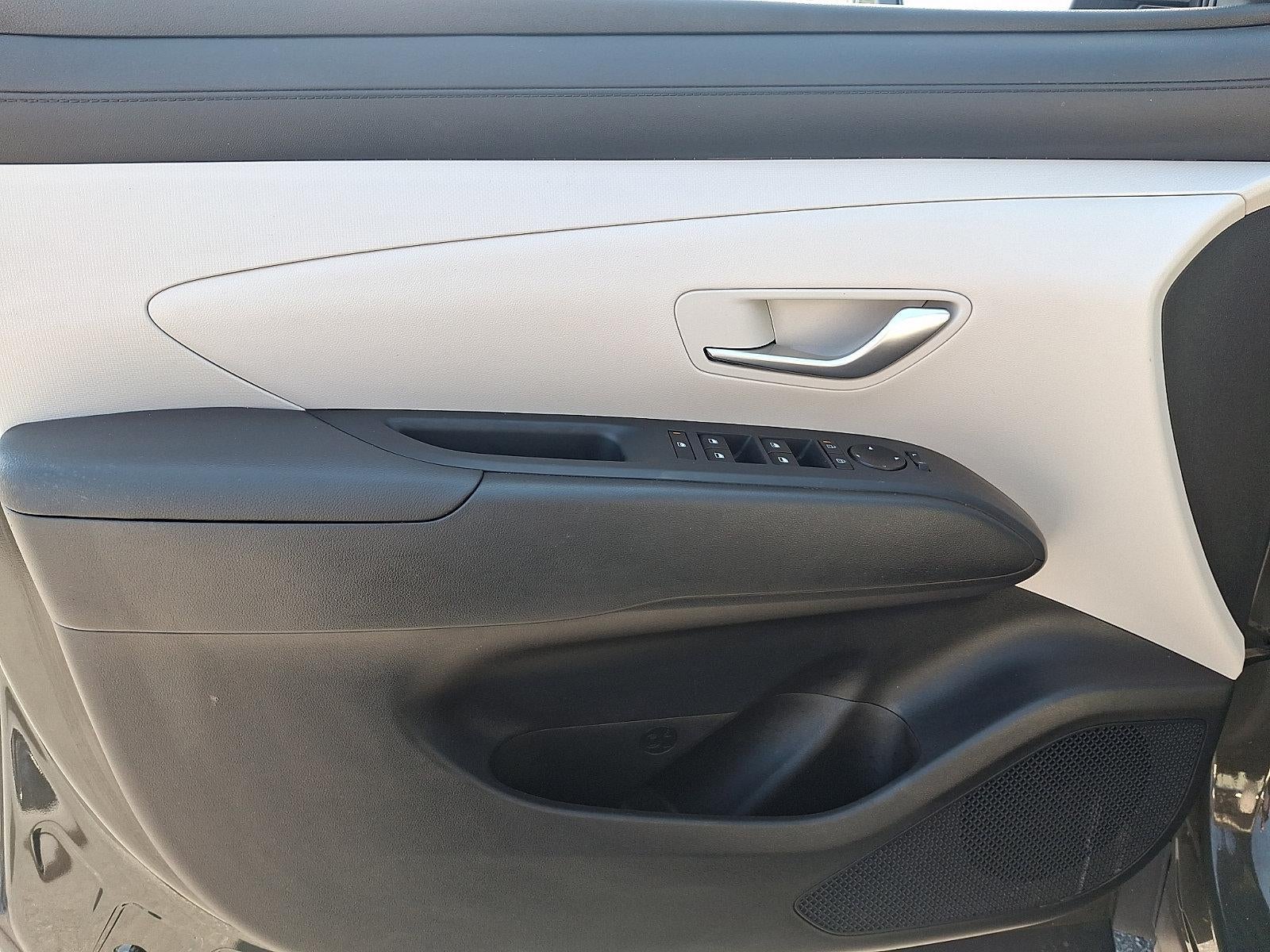 2025 Hyundai Tucson SE - Photo 12